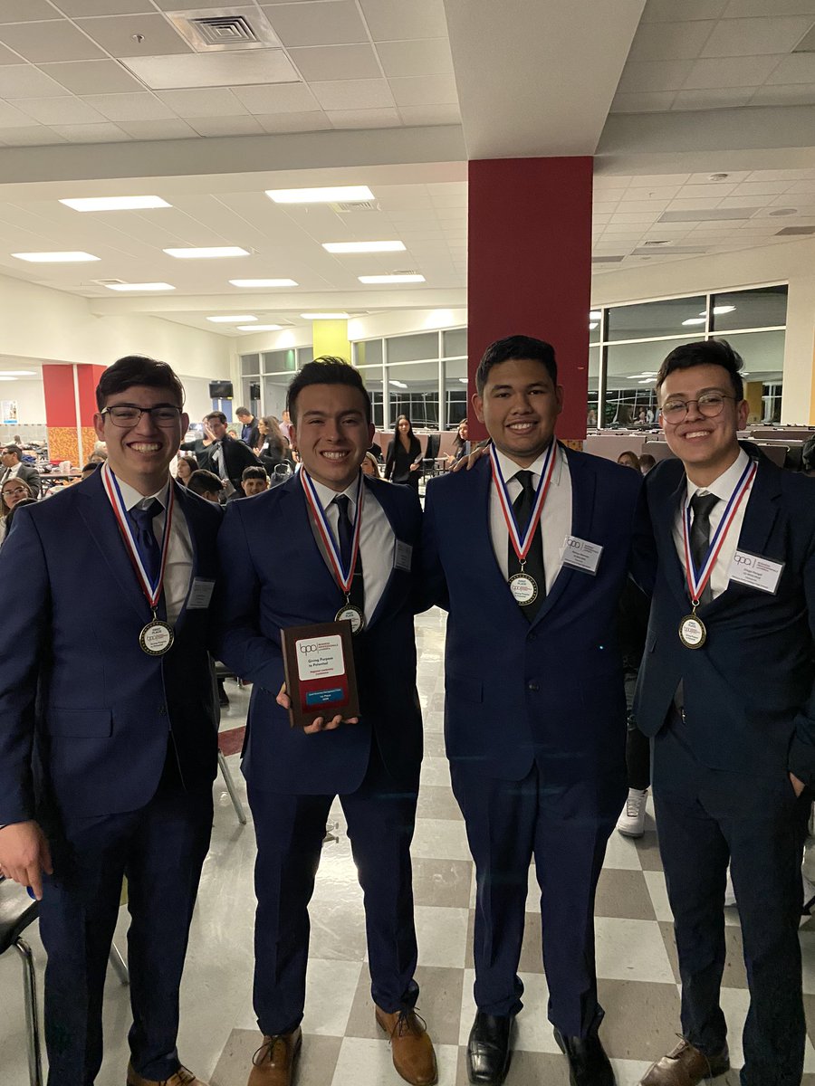 MECollege_HS's tweet photo. I am so proud of all our MECHS BPA competitors. Our students received countless awards this evening due to their weeks of hard work. Great job students and sponsors! #PhoenixFamily #FirstandBest #TeamSISD @missionechs @BPAMECHS https://t.co/4G5weE4PpT