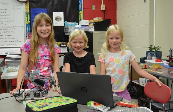 ScotBot4284's tweet photo. Sign up for our workshop this Sunday, Jan 26 for fun Aerospace activities with the robotics team! Open to grades 3-12. Not limited to Oak Hills students. https://t.co/wNsRpk9iDb
@OHLSD @OakHills_HS #BetterTogether https://t.co/Iiog0qzF7K
