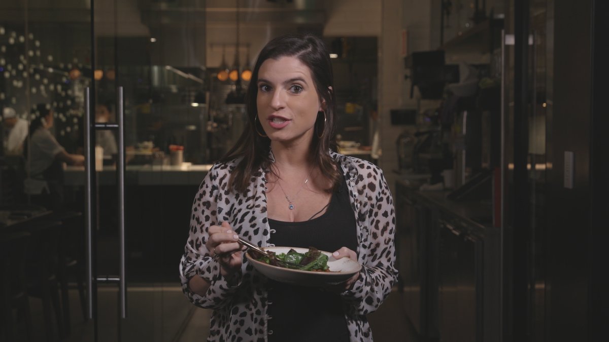 WickedBitesTV's tweet photo. For Leigh's Wicked Quickie at @Outlook_Kitchen, she went with Chef Tatiana's take on Peas &amp; Carrots... healthy and delicious! Set your DVR for the encore presentations of our Salute to Summer from @EnvoyBoston, tomorrow at 2pm and Friday at 5pm on @NESN. https://t.co/m4K3TeTbSg