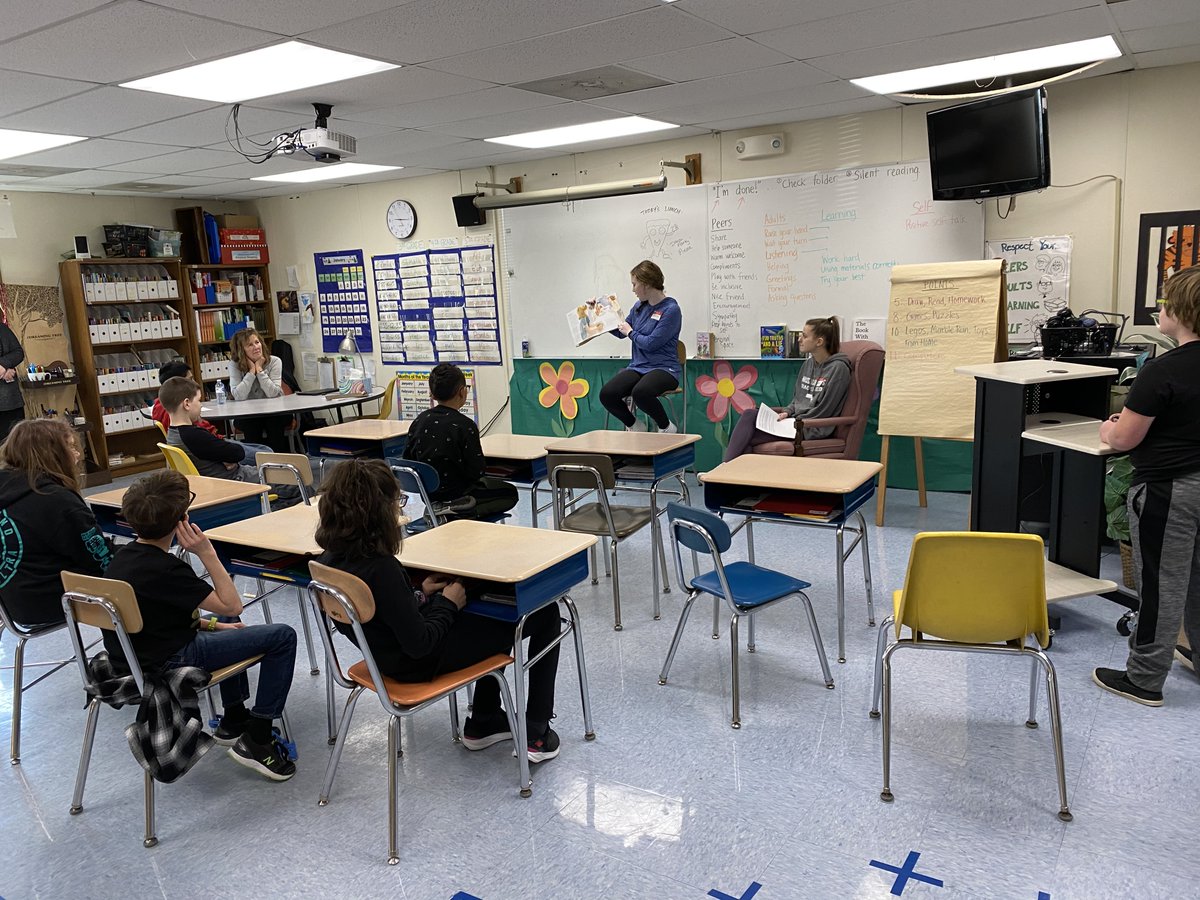 MViewSchool's tweet photo. Thank you to the students in Mr. Polk’s African American History class at ⁦@ELHSspartans for coming to read books related to inclusion, kindness, empathy and acceptance. Our students were excited to hear the stories and engage in meaningful discussions! #mvdoesgreatthings https://t.co/DAYsJXdXrM
