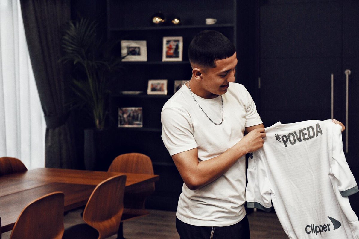 IancarloP's tweet image. The Journey Begins💥
Excited to have signed for @LUFC . Really can’t wait to get started &amp;amp; to play with this team! Thank you all for the messages 🙌💛 God, My family, I love you ❤️ Fans I got you 😏 #LetsWork