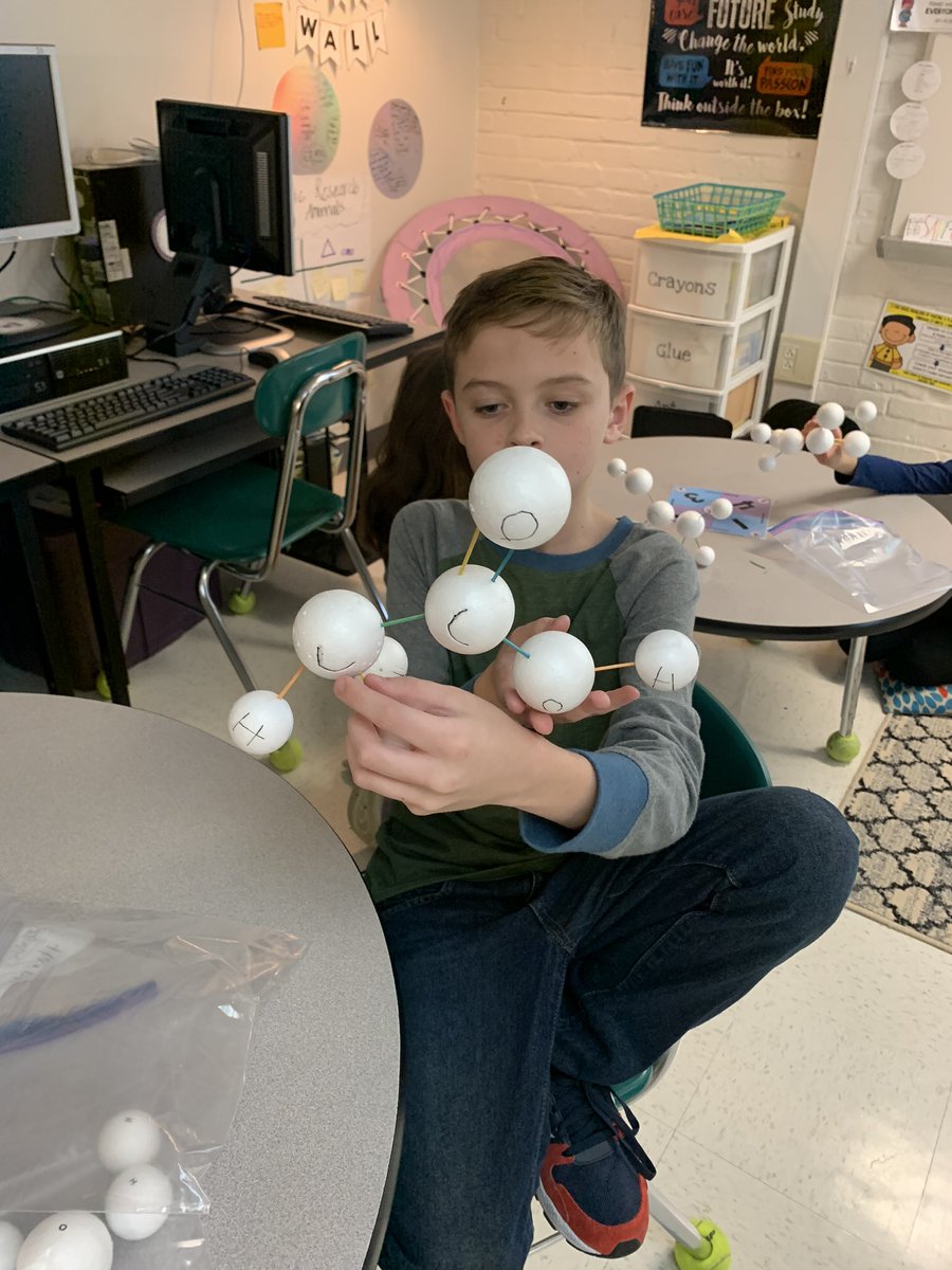 tmulvey5's tweet photo. Chemistry Academy with Mr. Hanna is always a favorite with these kiddos! Today students created an acetic acid molecule model! #curiousminds #learningisfun #FridayMotivation #futurescientists #WPDolphins https://t.co/HWGVTAPZpu