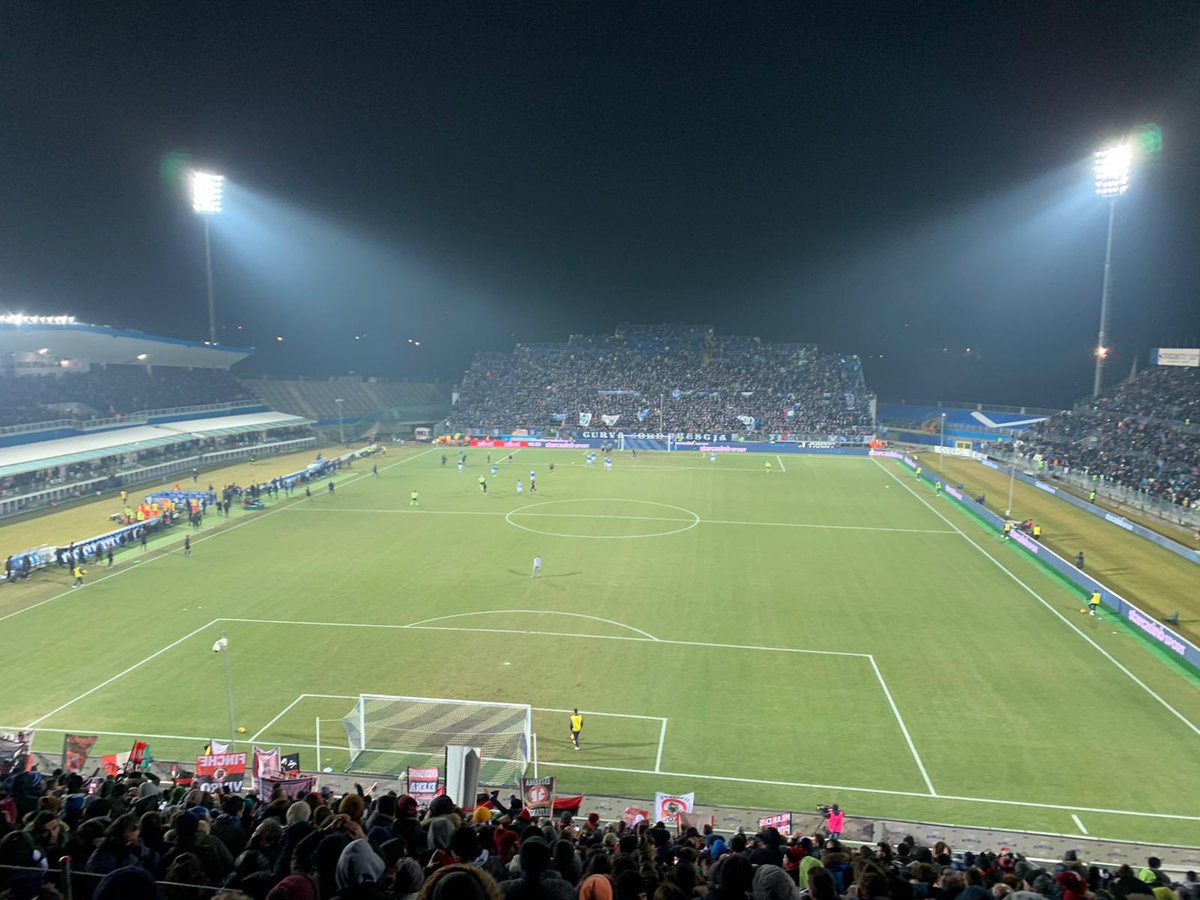 Facciamo i chilometri, superiamo gli ostacoli! Anche stasera al tuo fianco, vittoria pesantissima con gli amici del Milan club Benevento! Andiamo avanti! Qui Brescia, si gode! Sempre forza Milan 🔴⚫️ #BresciaMilan