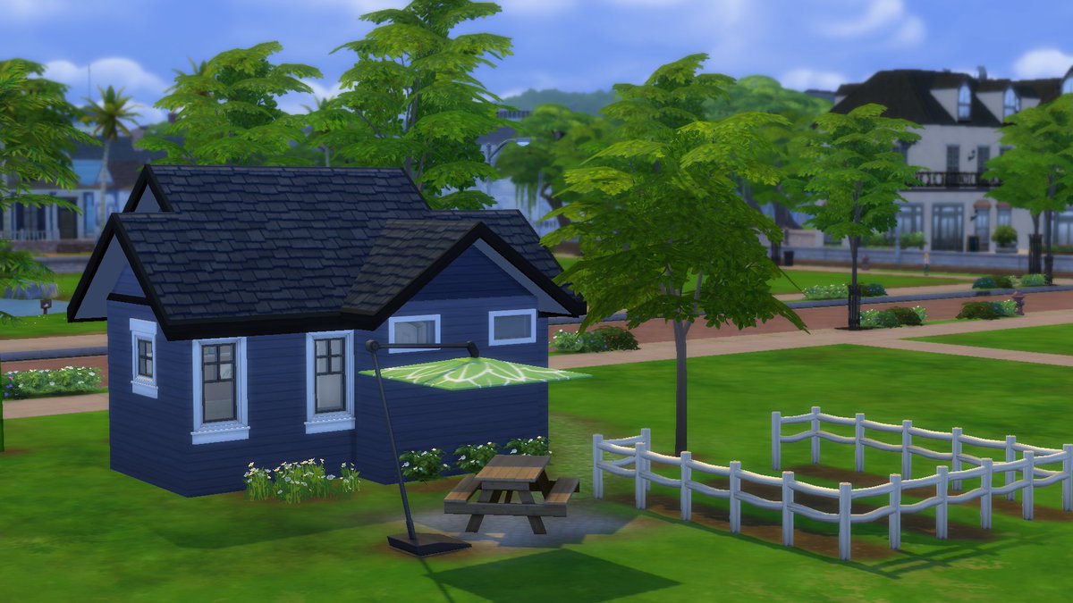 SimmerSuzy13's tweet photo. Okay, so here is my Micro Family Home. This house comes in under 12,000 simeoleans and has room for 3 sims. Would make a great starter home. #sims4micro #Sims4TinyLiving #Sims4 #showusyourbuilds #starterbuild #simspired https://t.co/whXCgIgQyY