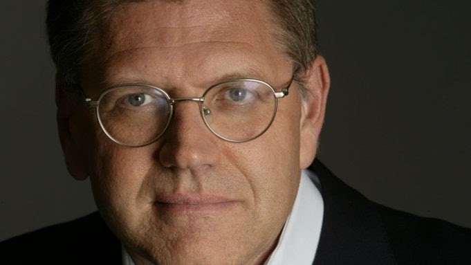 laughingplace's tweet photo. Following reports that #RobertZemeckis was in talks to direct a live-action remake of #Pinocchio, the filmmaker has officially signed on to helm the project: https://t.co/knersbC4tI https://t.co/8RNVuXG3LV