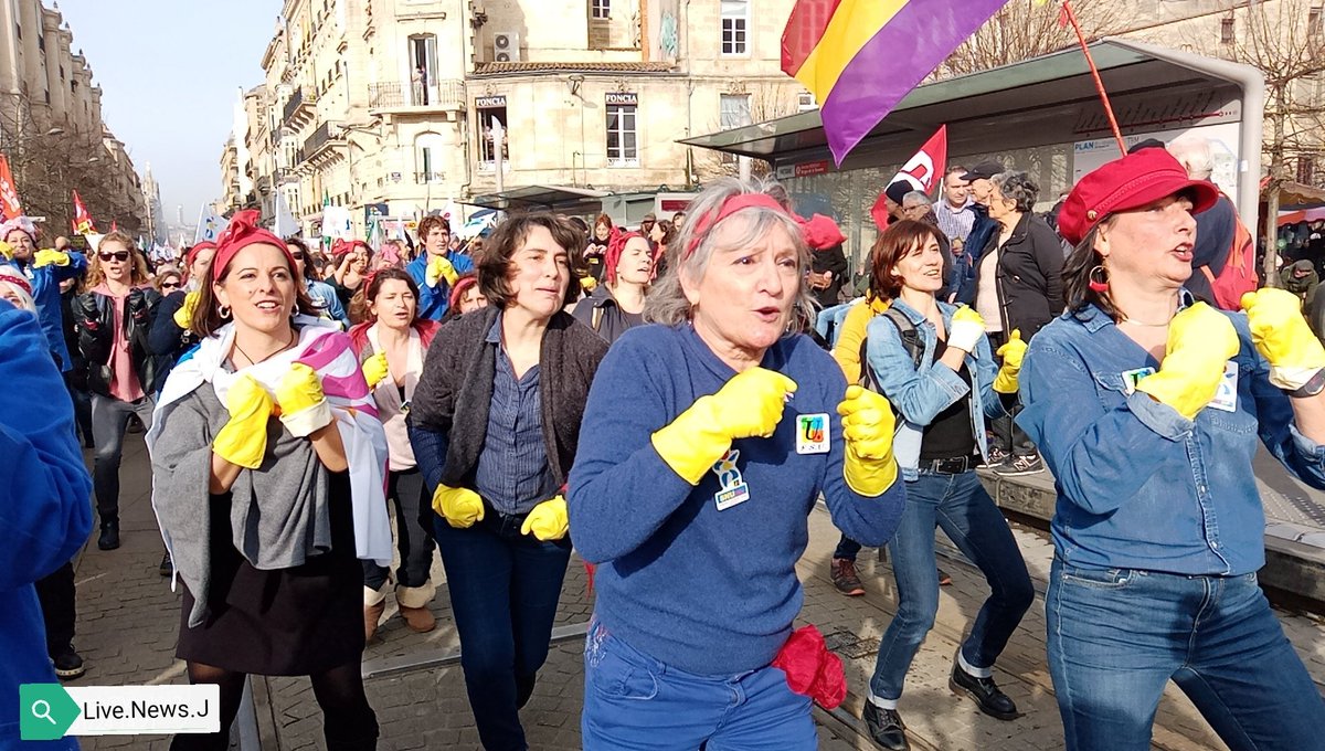 Livesnews33's tweet photo. Bordeaux
Les femmes sont souvent devant à montrer l'exemple
#Bordeaux #GiletsJaune #Greve24janvier2020 #greve24janvier #reformedesretraites #RetraiteParPoints #giletjaune #Retraites #CGT #udcgtgironde #ufsu #fo #SUDsolidaire https://t.co/hDqRDlbqyx