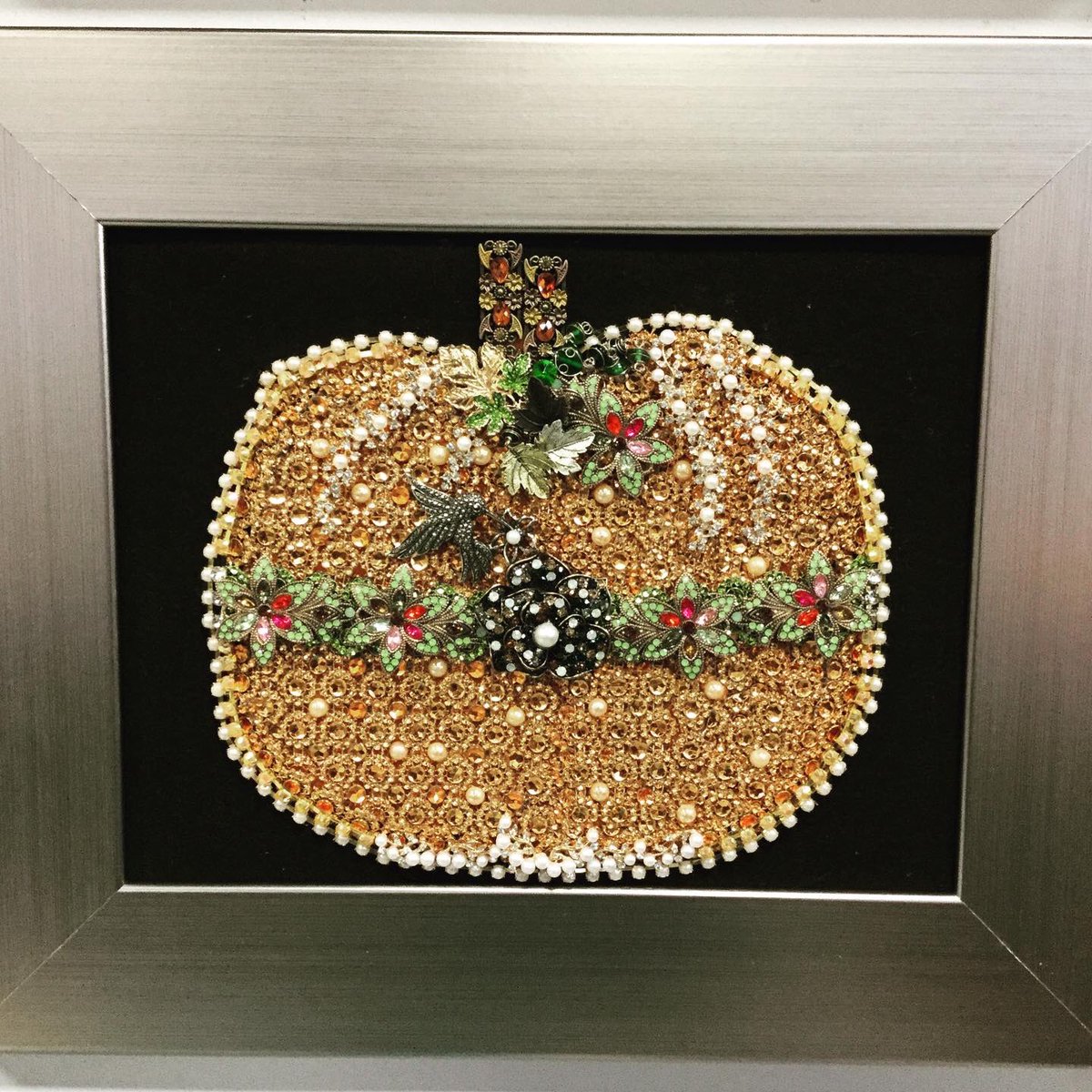 EclecticsATL's tweet photo. 🔥HOT DEALS🔥 These beautiful jewelry art pieces have been reduced to final sale prices. Christmas tree is now $50, Single pumpkin is now $35, Double pumpkin is now $30, Seahorse, Sailboat, Georgia tree, and Cross is now $50. Come get them before they’re gone. #eclecticsconsign https://t.co/29kbFwH0Zx