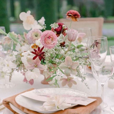 _letsgetmarried's tweet photo. A beautiful #table #centerpiece for your #wedding! 
@bustleevents https://t.co/OKmyxWbIlD