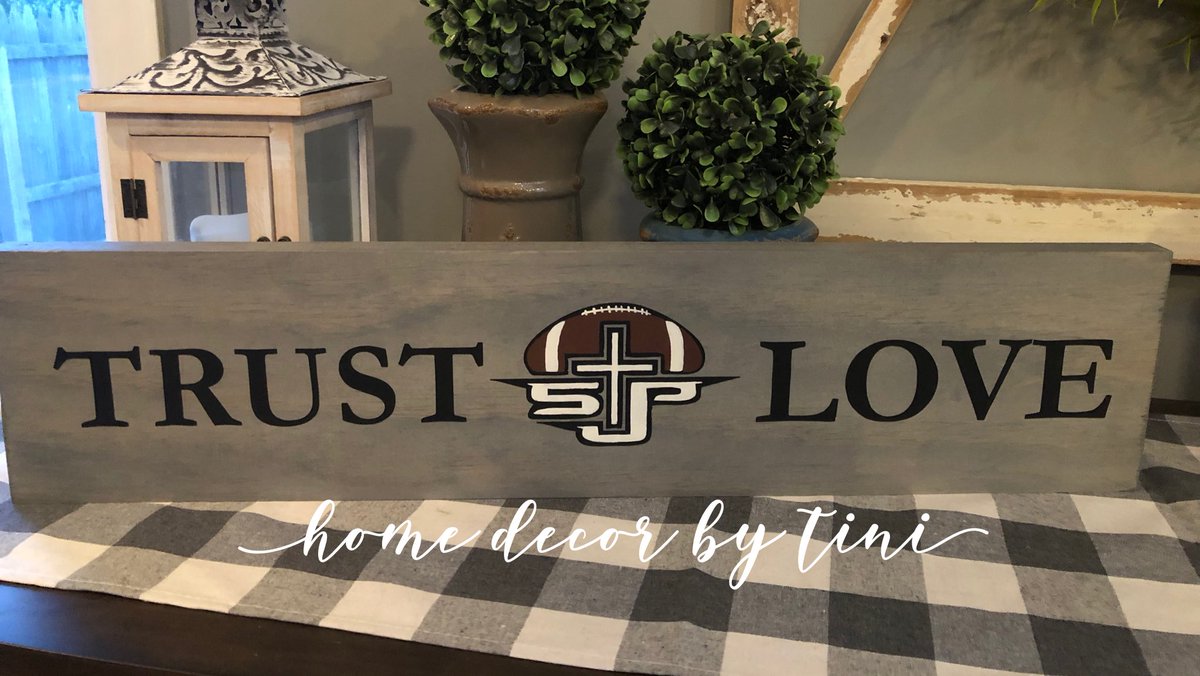 tini_newm15's tweet photo. Just finished painting this custom sign to donate to the @SJPrep_Football banquet! #trustandlove #sjprep #sjprephawks #statechampions @SJPrep_Sports @SJPREP https://t.co/XyWgtmcDi7