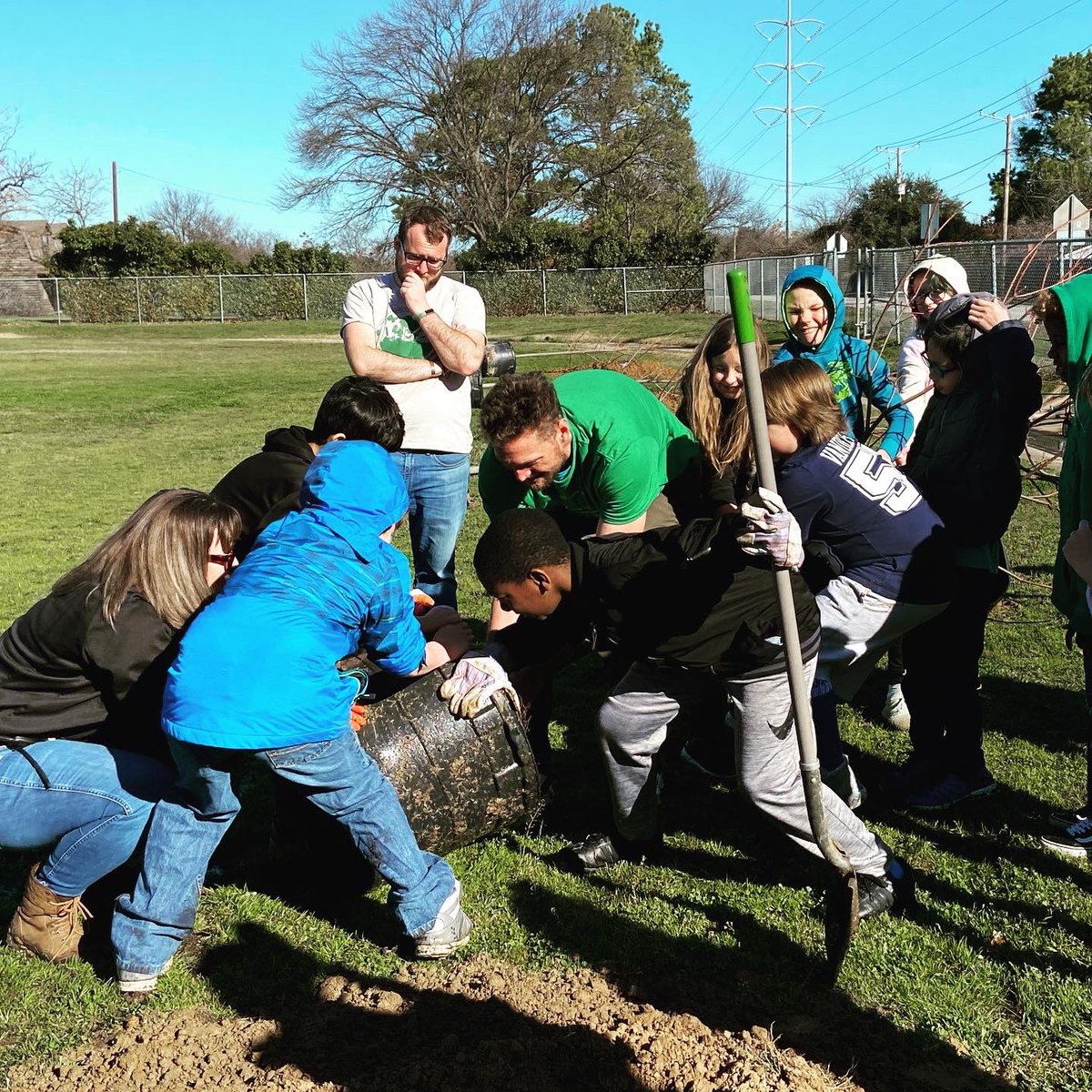 rodiejon's tweet photo. It was a genuine honor to be on hand as @hunterpence came back to the J.B. Little Elementary with @letsgetlexi to help plant trees with the students. It was great reminiscing about our times there. #alwaysarascal #LittleRascals https://t.co/KA7zo5omJ1