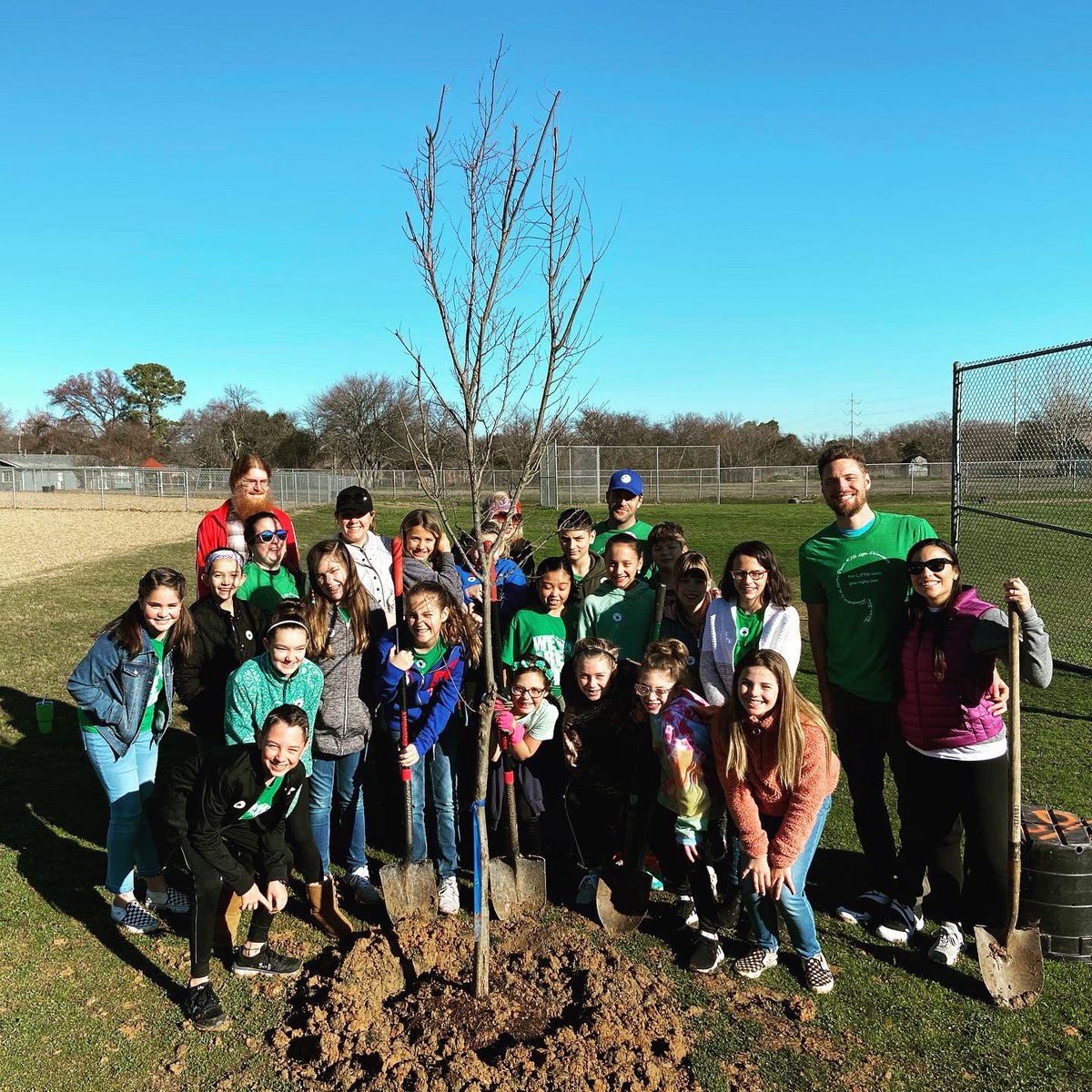 rodiejon's tweet photo. It was a genuine honor to be on hand as @hunterpence came back to the J.B. Little Elementary with @letsgetlexi to help plant trees with the students. It was great reminiscing about our times there. #alwaysarascal #LittleRascals https://t.co/KA7zo5omJ1