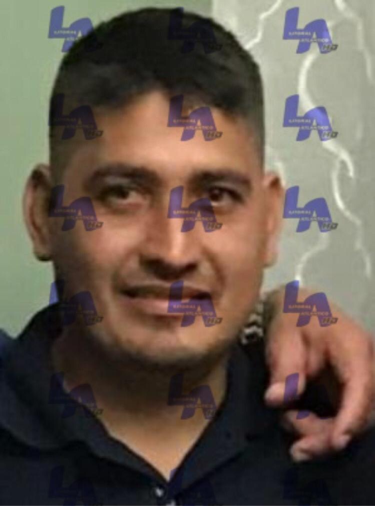 litoralhd's tweet photo. #LAinforma25
El Dpto. legal de Medicina Forense, ha procedido a realizar los trabajos correspondiente de ley, luego del asesinato de Cesar Rivera 32 años, quien fue atacado a balazos cuando se conducía junto a tres personas mas de La Ceiba a la comunidad de Corralitos, Jutiapa. https://t.co/0n6GFN5F2J