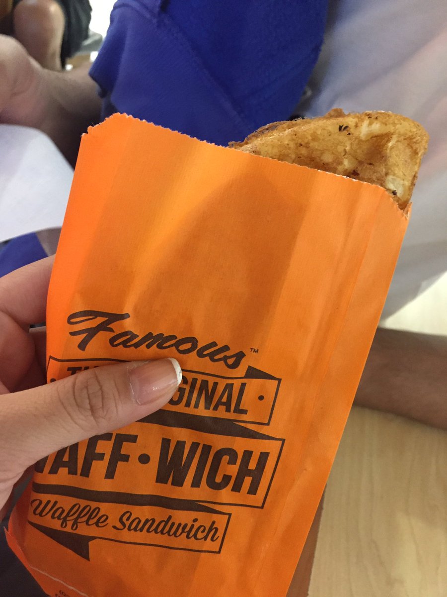 Nicaanicss's tweet photo. And this is what happened yesterday 😋🐷💕 #foodislifer https://t.co/FQz9ZCnFiT