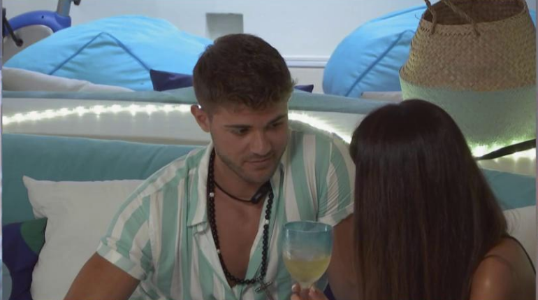 islatentaciones's tweet photo. ¿Por qué crees que Ismael se está acercando a las chicas?

🔄 Por venganza con Andrea
❤️ Porque le gustan

https://t.co/qk4QGyMazD #TentacionesDBT2 https://t.co/OMcKm05SnL