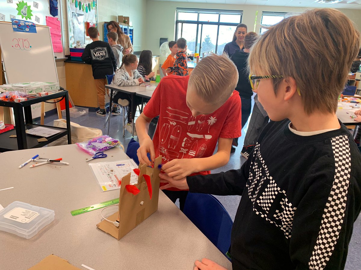 MrsLKillian's tweet photo. So much creativity today! @MichelleFalleti #steamday #bmspride #littlebitschallenge https://t.co/oQWB1nLpUM