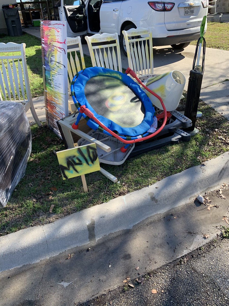 court_hami's tweet image. Throwing out furniture and things.  Just wanna make sure no one takes these and contaminates their homes. After a friend came to help and had an asthma attack within 3 minutes we stopped. Someone else is gonna have to come finish the rest. #WelcomeToTheGreatPlace