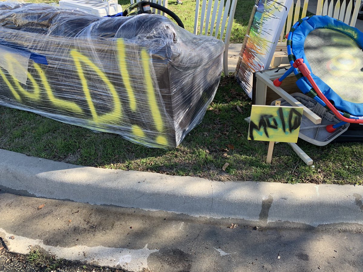 court_hami's tweet image. Throwing out furniture and things.  Just wanna make sure no one takes these and contaminates their homes. After a friend came to help and had an asthma attack within 3 minutes we stopped. Someone else is gonna have to come finish the rest. #WelcomeToTheGreatPlace