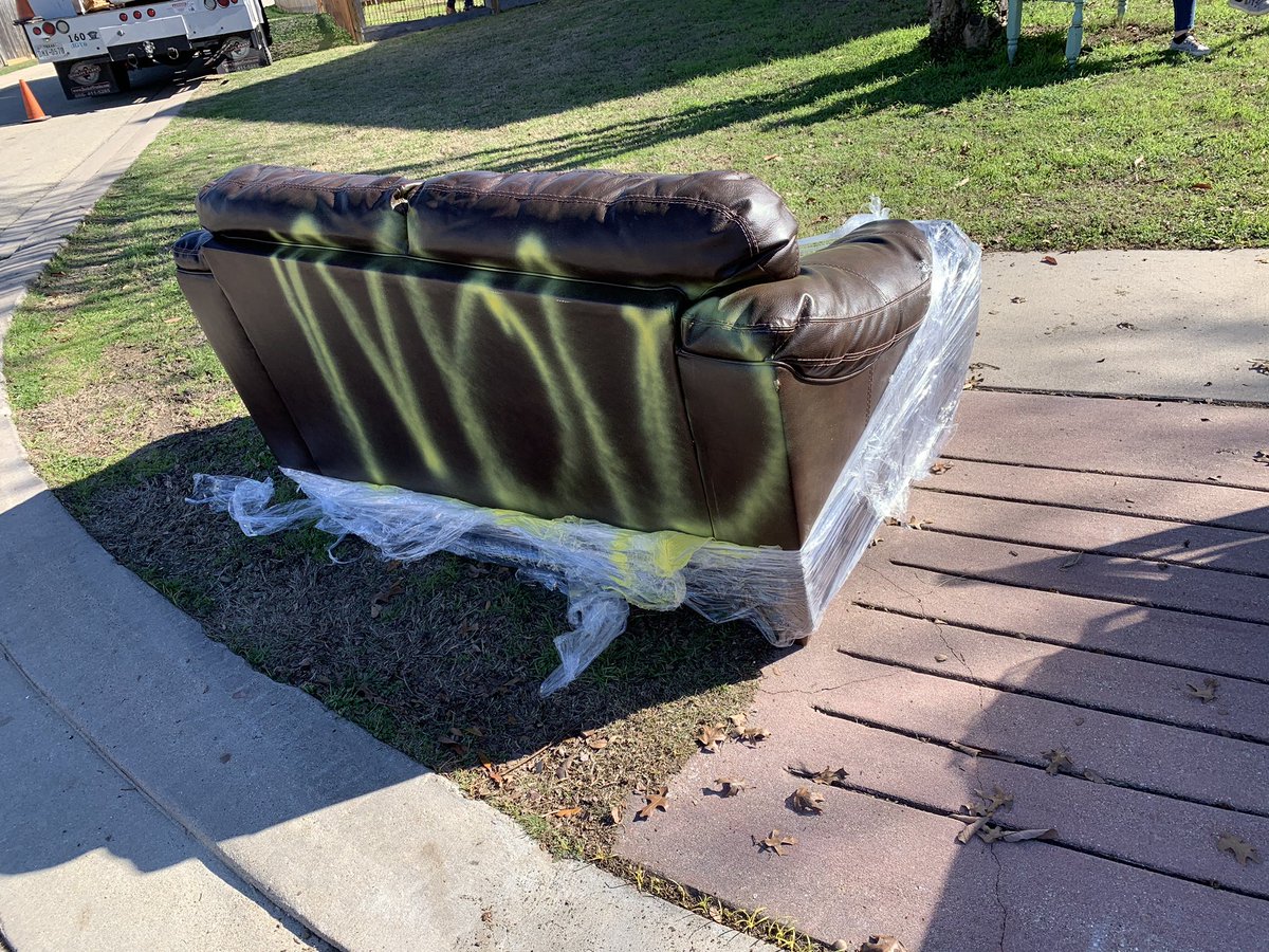 court_hami's tweet image. Throwing out furniture and things.  Just wanna make sure no one takes these and contaminates their homes. After a friend came to help and had an asthma attack within 3 minutes we stopped. Someone else is gonna have to come finish the rest. #WelcomeToTheGreatPlace