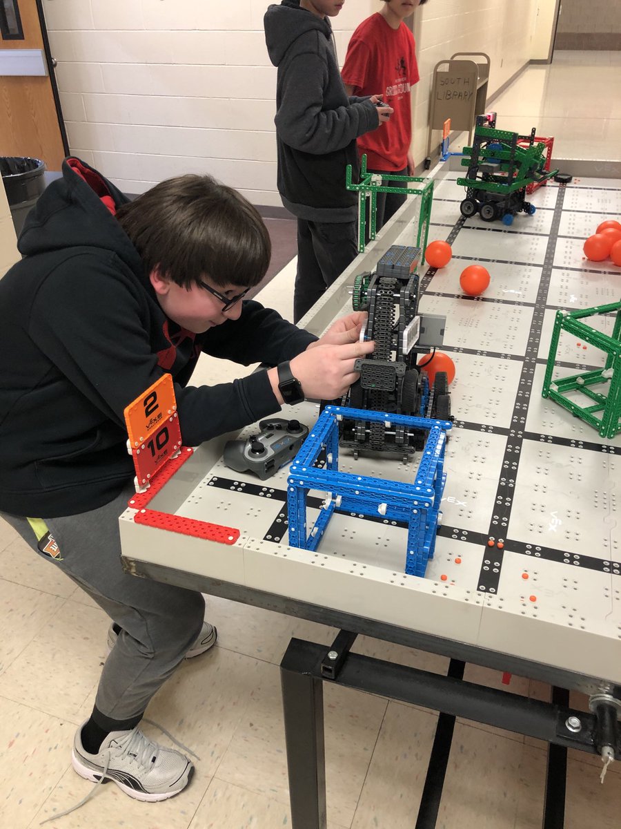 It’s a “Test and Tune” kind of day in the world of robotics. ⁦<a href="/southms_gf/">South Middle School</a>⁩ ⁦<a href="/RRHSRobots/">RRHS Robotics</a>⁩