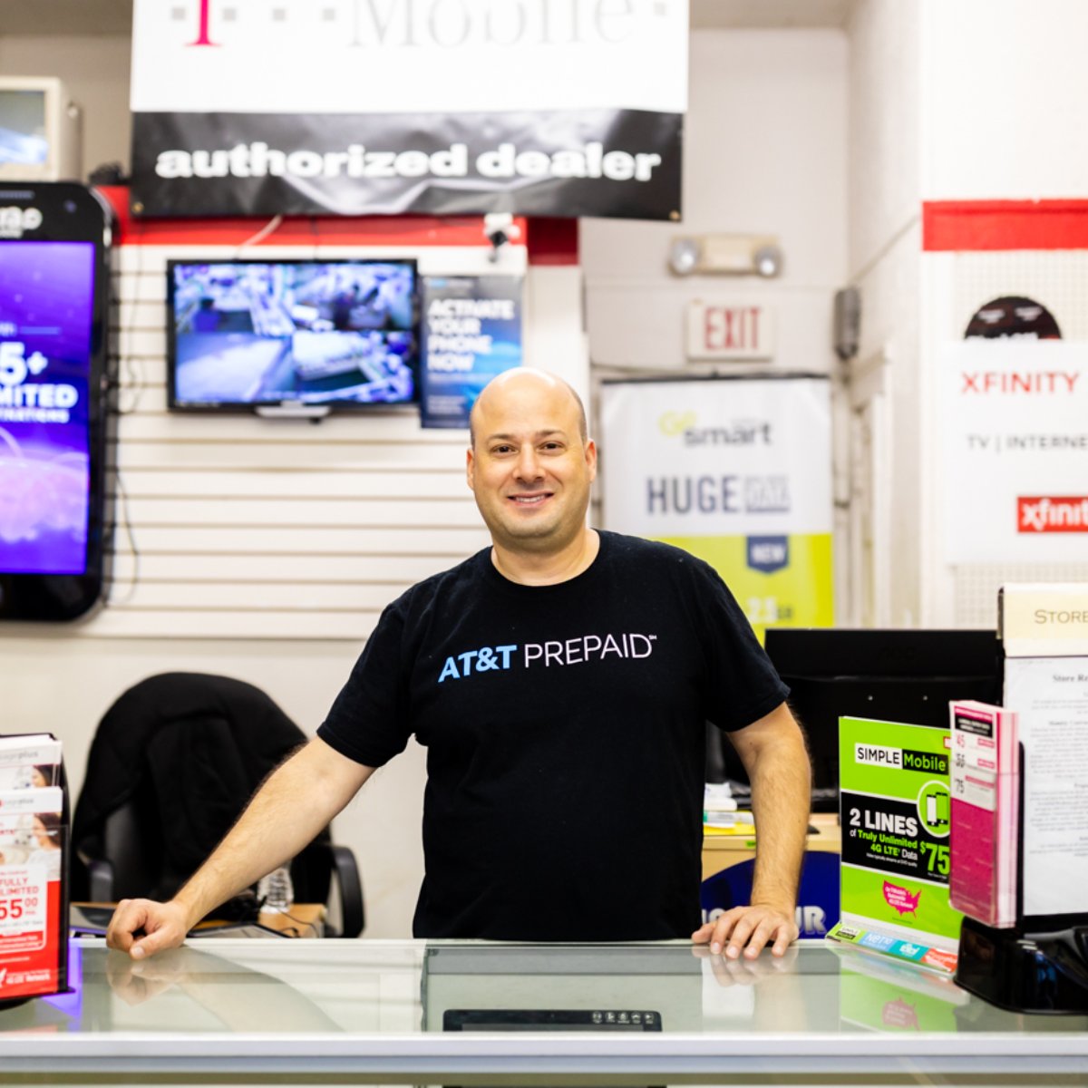 wireless111's tweet image. Big hearts and an even bigger work ethic -- that's what you'll find at Casablanca Wireless.