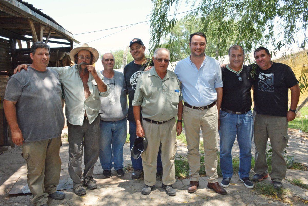 rattofranc's tweet photo. Hoy fui a saludar a Titina Hurtado que se jubila después de 43 años de servicio en la Municipalidad. Gracias Titina por tantos años de trabajo para los arequeros, a disfrutar de esta nueva etapa!!! @CambiemosAreco @ArecoViva @UCR_Areco https://t.co/mUEhF40obg