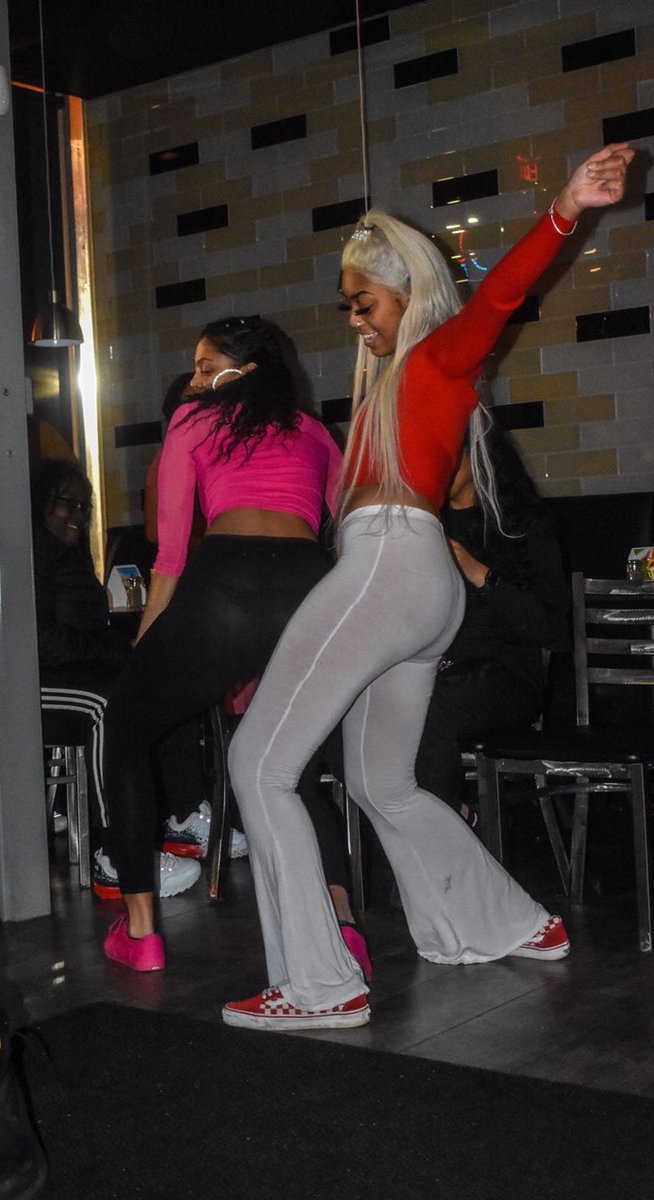 Cassietoonasty's tweet photo. Life of the party🤩 #DoubleDaTrouble https://t.co/nkE9EudUkH