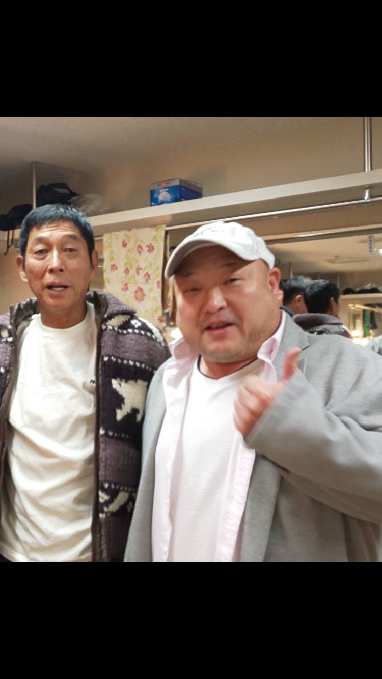 Twitter 上的 書家 幹山 公式 吉本興業の構成作家 前田政二さんに連れて行って頂き 明石家さんまさんの舞台へ 連れて行って頂きました 政二さんとは ３０年来の友達 政二さんの結婚式で お会いして以来 テレビで見るより 若々しく カッコイイ とても 今年 ６５歳