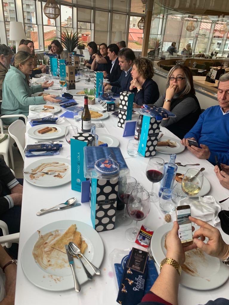 Así de bien hemos celebrado los #periodistas de #Vigo el día de nuestro patrón, #SanFranciscoDeSales. Echando de menos a todos los q faltaban ❤️#SinPeriodismoNoHayDemocracia <a href="/APrensaVigo/">Asoc Prensa de Vigo</a>. Gracias a ls patrocinadores: <a href="/elcorteingles/">El Corte Inglés</a> <a href="/GaliciaCalidade/">Galicia Calidade</a> <a href="/pescanova_es/">Capitán Pescanova</a> <a href="/SomosABANCA/">ABANCA</a>
