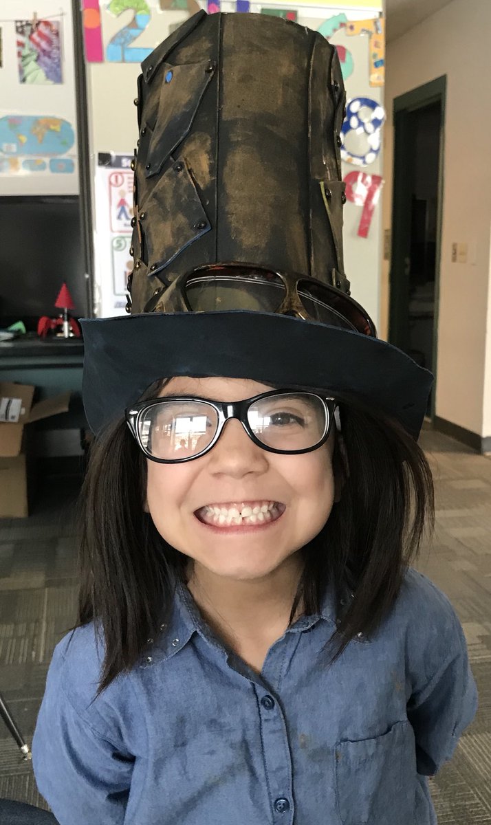 SCEfirstgrade's tweet image. What an awesome hat for SCE Spirit Day!! #SCoveEl @CrysLaneMiller