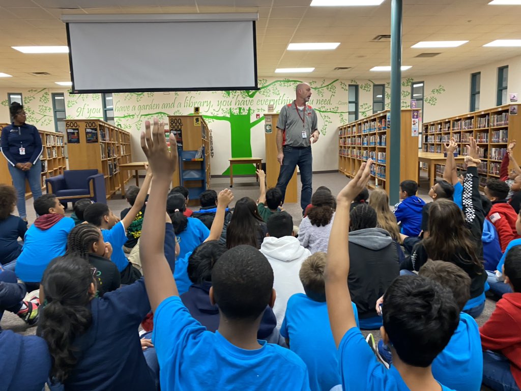 lavcounselor's tweet photo. Thank you @BbmsBroncos for having us today. @LaVillitaElem 5th graders loved the tour!  They asked lots of questions and are excited about next year. https://t.co/phOftBSmwX
