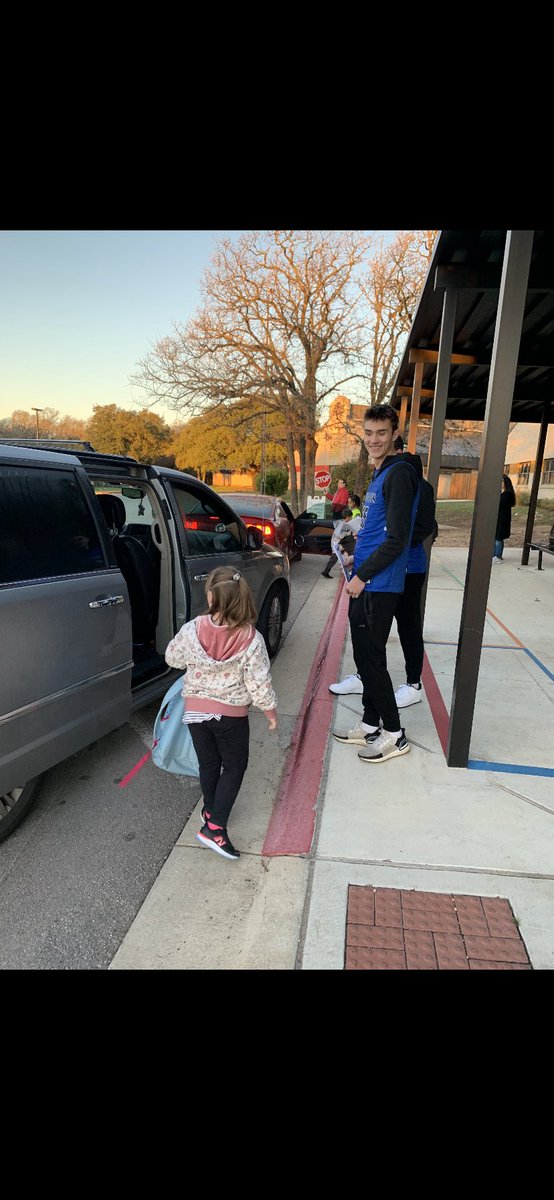 gfanberan's tweet photo. Nothing better than dropping Lulu off at @frostpolarbears and seeing two of my faves opening doors and making a difference! @Mr_B_Johnson @GeorgetownHS @GTEaglesBBall @JanetMormon @frost5th #efnd #lovemesomekadeandjace #rolemodels #frostrocks https://t.co/1SNPaEDutF