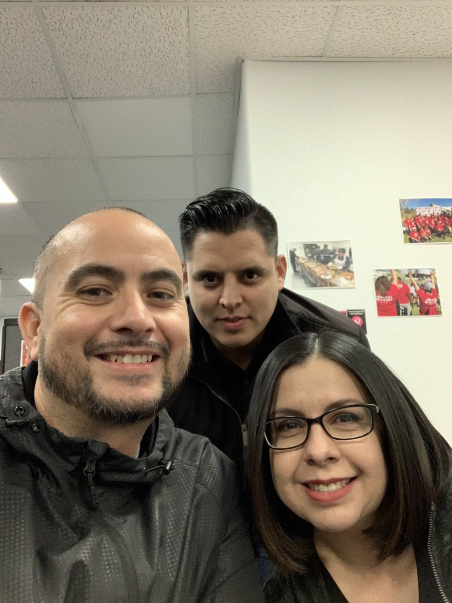 915_SergioM's tweet photo. @LiMartin77 @Vizcaino9 Just wrapped up Ready2020 and Ready to crush it! 😎🤙🏽 #uncarrier #AreYouWithUs #bethebrand #magenta #elpasowest #elpasostrong https://t.co/YWuc1CZ1eL