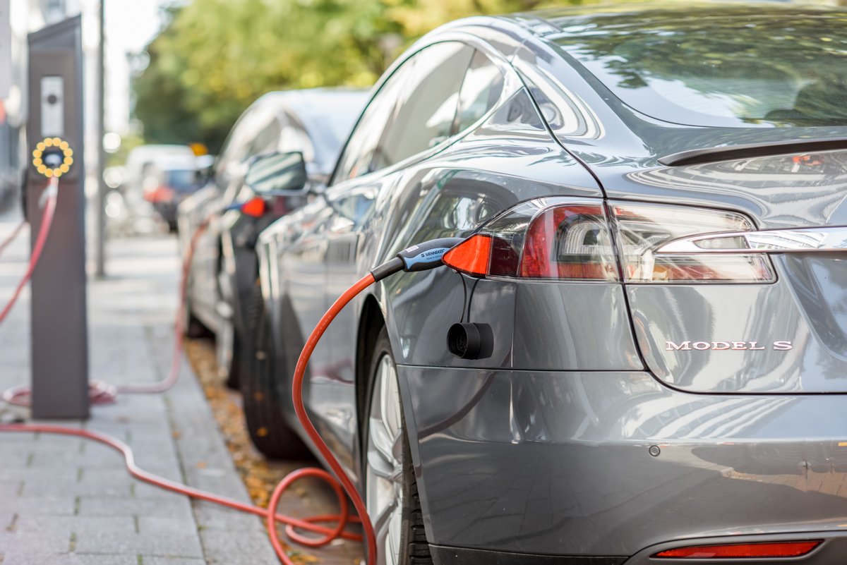 ApadanaSolar's tweet photo. Our services don't stop at solar--we can also help you with all of your electric vehicle (EV) charging needs! #ElectricVehicles #EV #Sustainability #GoGreen #GoGreenSaveGreen https://t.co/OpeqdunwGo