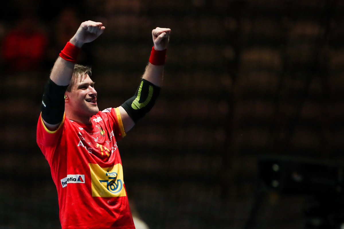 JulenAginagalde's tweet photo. 🙌🏼 ¡¡Estamos en la FINAL!! 🙌🏼

#DreamWinRemember @EHFEURO https://t.co/oSJ9Mid85V
