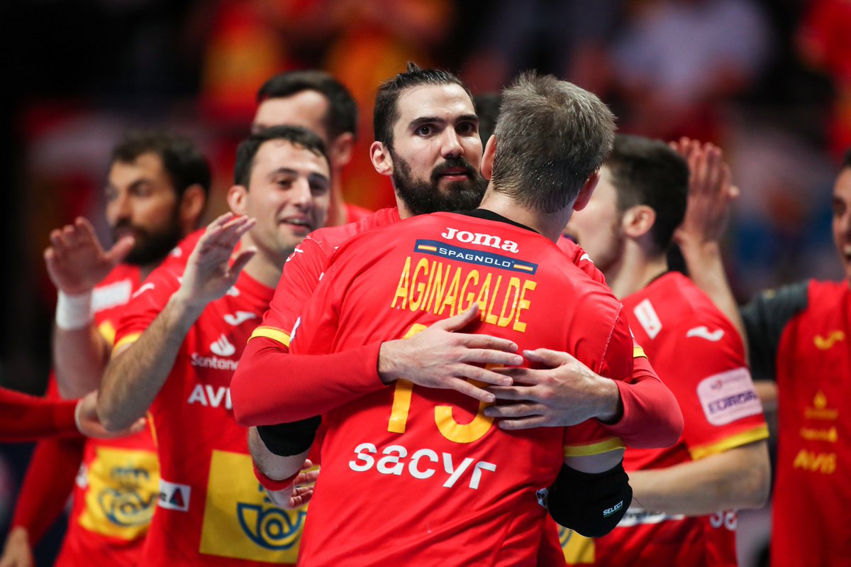 JulenAginagalde's tweet photo. 🙌🏼 ¡¡Estamos en la FINAL!! 🙌🏼

#DreamWinRemember @EHFEURO https://t.co/oSJ9Mid85V