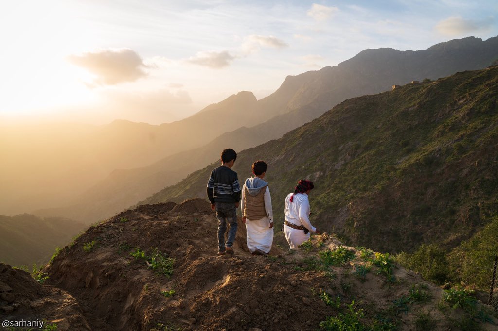 sarhaniy's tweet photo. Coffee plantation south of SaudiArabia
في مزرعة الشاعر الكريم سلمان الحريصي، أحد أجمل مزارع #البن_الخولاني التي رأيتها ما شاء الله تبارك الله، وهي في قرية الهديهدة غربي جبال الحشر @abo_sari2018 https://t.co/p226R8E2hM