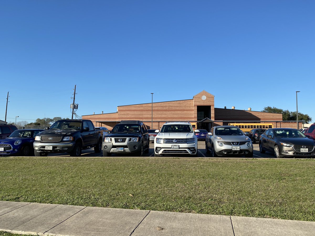The team that parks together stays together!! I love my 5th grade team!! @Ms_Dobbins @MrsChilds7 <a href="/Leahmadison22/">Leah Nasser</a> <a href="/amwilson8210/">Alexandra Wilson</a> <a href="/Golbowtweets/">Golbowtweets</a> #5thgraderocks