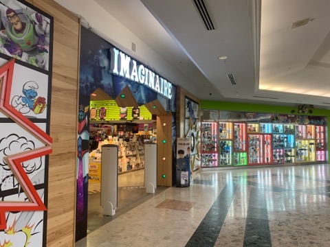 KarineHains's tweet photo. So, @UpperDeckSports wants to know about our local card shops or the shops we like to visit on holiday...Without a doubt l'Imaginaire in Quรฉbec City is one of my favourites! Plenty of stock, top customer service and good price! #TheHobby #MyLCS #UpperDeck #Collect #Collectthebest https://t.co/KMYpKToNK7