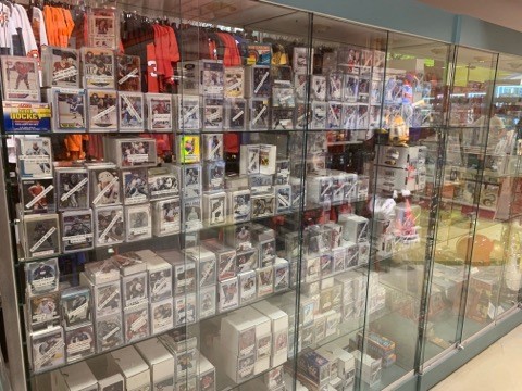 KarineHains's tweet photo. So, @UpperDeckSports wants to know about our local card shops or the shops we like to visit on holiday...Without a doubt l'Imaginaire in Quรฉbec City is one of my favourites! Plenty of stock, top customer service and good price! #TheHobby #MyLCS #UpperDeck #Collect #Collectthebest https://t.co/KMYpKToNK7