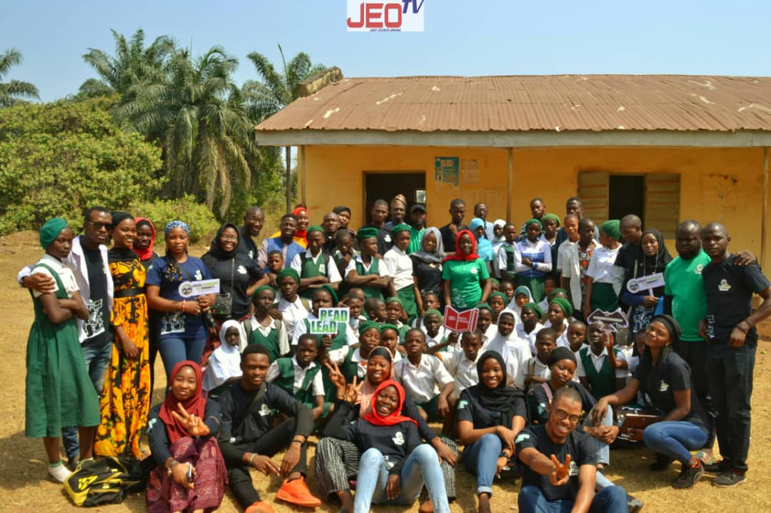 Mr___Calox's tweet photo. My family (@eagles_ffh ) really gave me some proud moments today. From ilemona in kwara, to Barki Ado in Nassarawa down to Yabo in Sokoto touching student's life with our #Read2Lead project. All praises to God Almighty for another successful project. #ServiceToGodAndHumanity https://t.co/OYy82qyHE6