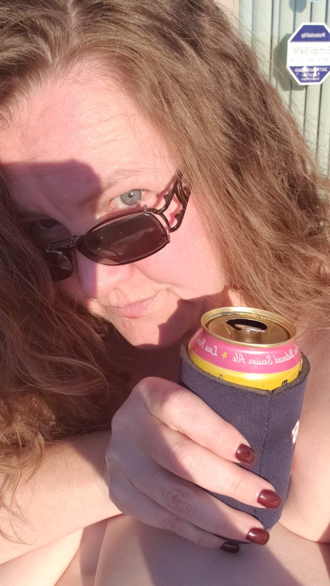 TheMistressTea's tweet photo. Cheers, bitches!

#TexasTimeWithMistressTea #NakedPorchTime https://t.co/j08UoIlwyv