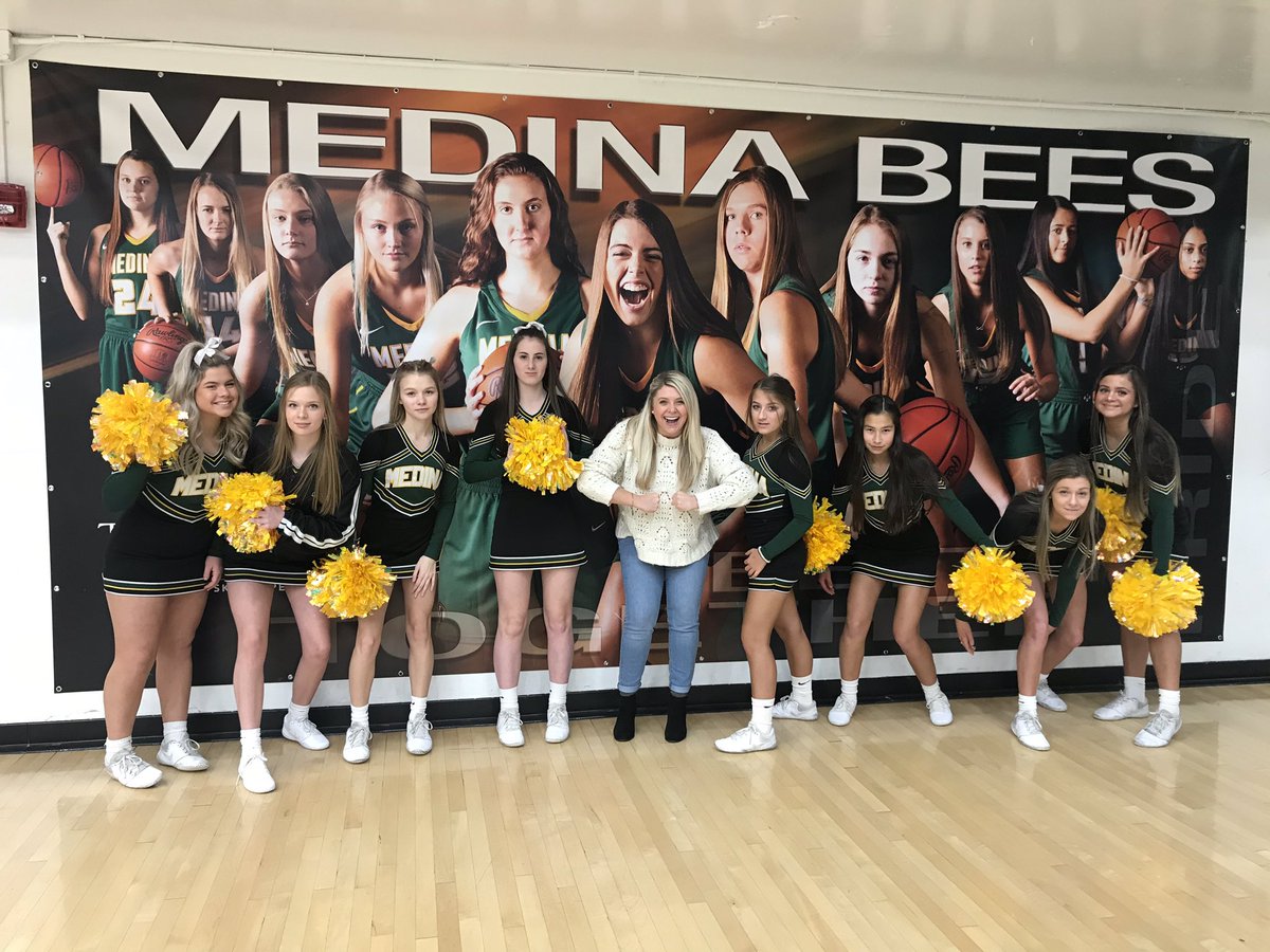 cheermhs3's tweet photo. Love our lady bees! 🐝 https://t.co/HP82BHcmcb