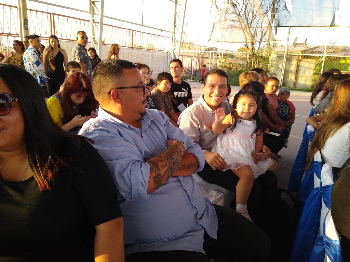 malandrinna's tweet photo. Feliz en la ceremonia de término de cursos de capacitación en Manicure Mujeres, otorgada por #Tekné en la sede Social #ComunidadProgresista en #LoEspejo.
Emociona la felicidad de las participaciones y sus familias.
@ely_msm https://t.co/jVEKmohPJl