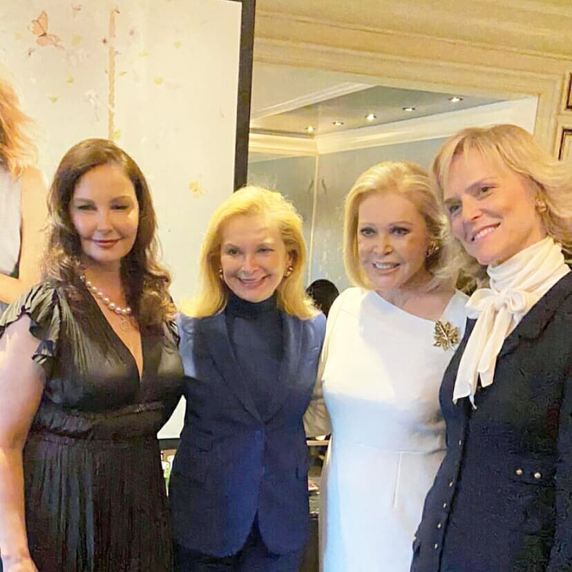 ashleyjuddsteam's tweet photo. More of Ashley at the launch of the new @HopeFragrances yesterday.
@AshleyJudd
#philantropist #changemaker #actress #author #socialjustice #feminist #femaletofemalealliances #inspiration #rolemodel #activist #shero #beautiful #idol #hopefordepression #depression #research https://t.co/2kq4QvJ8DS