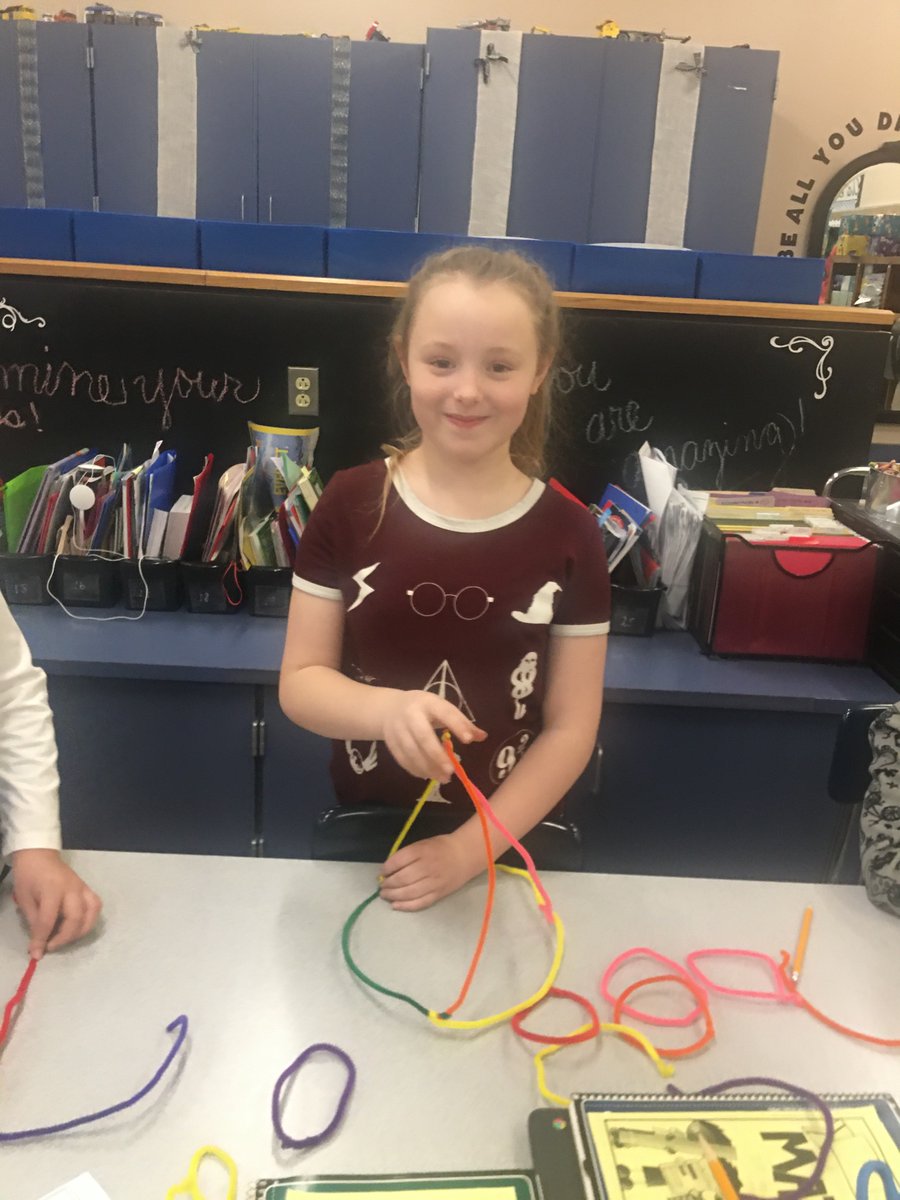 fesklabunde's tweet photo. Exploring 3-D shapes #feseagles https://t.co/6doRrW2jVj