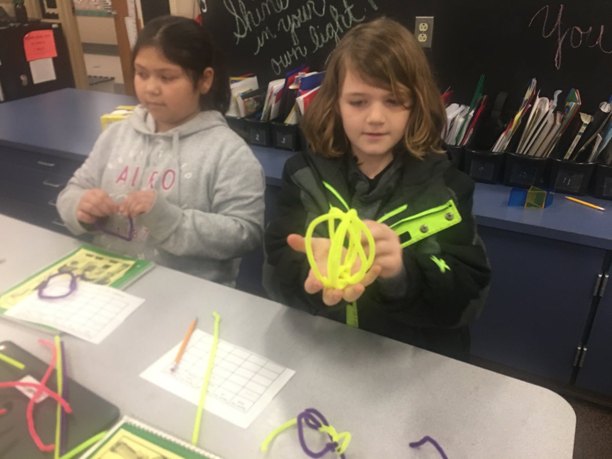 fesklabunde's tweet photo. Exploring 3-D shapes #feseagles https://t.co/6doRrW2jVj