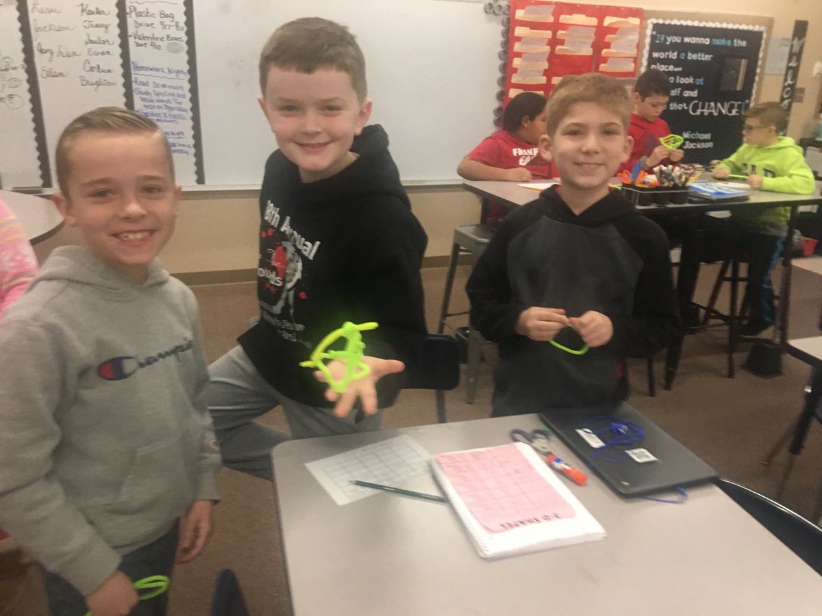 fesklabunde's tweet photo. Exploring 3-D shapes #feseagles https://t.co/6doRrW2jVj