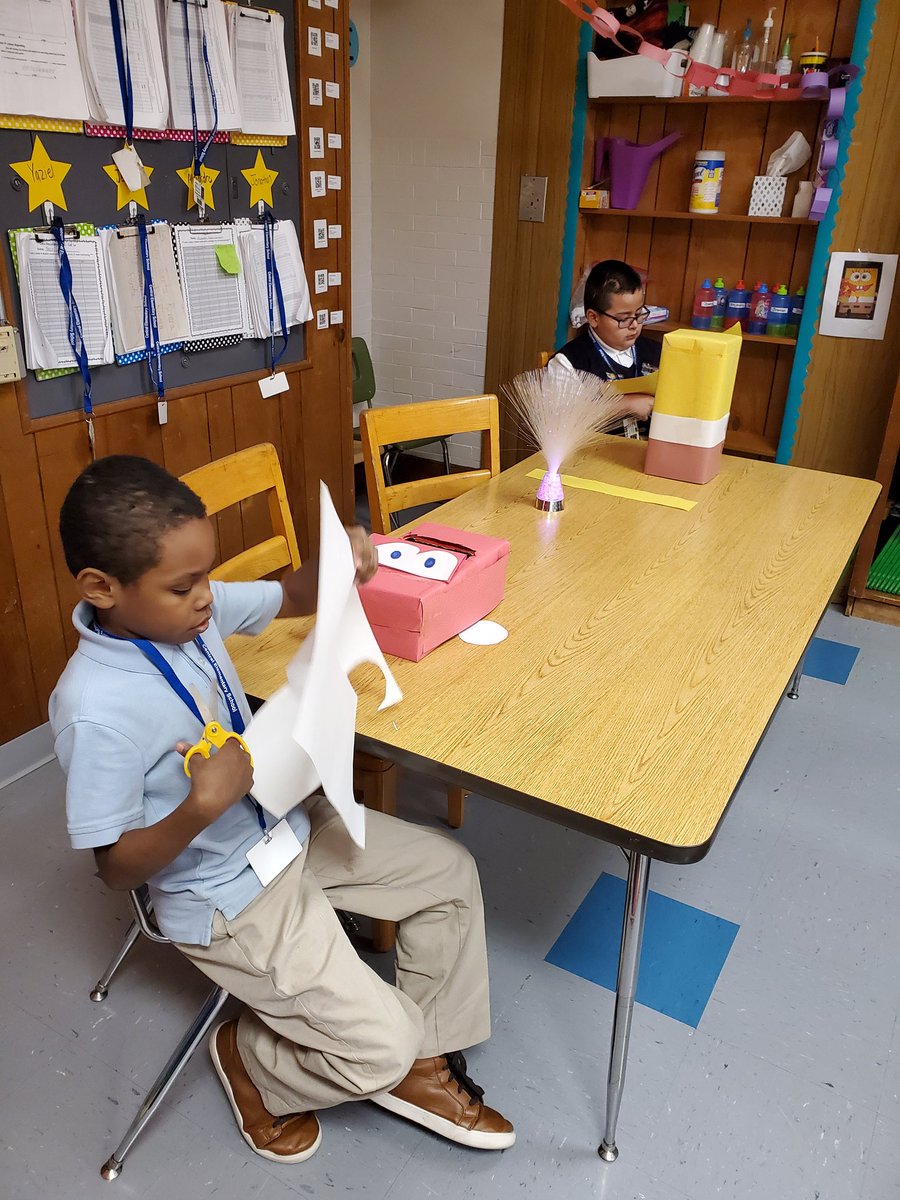 schafferrrr's tweet photo. Students have been busy from start to finish doing their individual Valentine boxes, they always ❤ this project. From researching to step by step tasks they chose how they want it to go! Thank you for all the shoe box donations!

#asdcommittedtoexcellence 
@asdcentral https://t.co/TtQ9x5gMYd