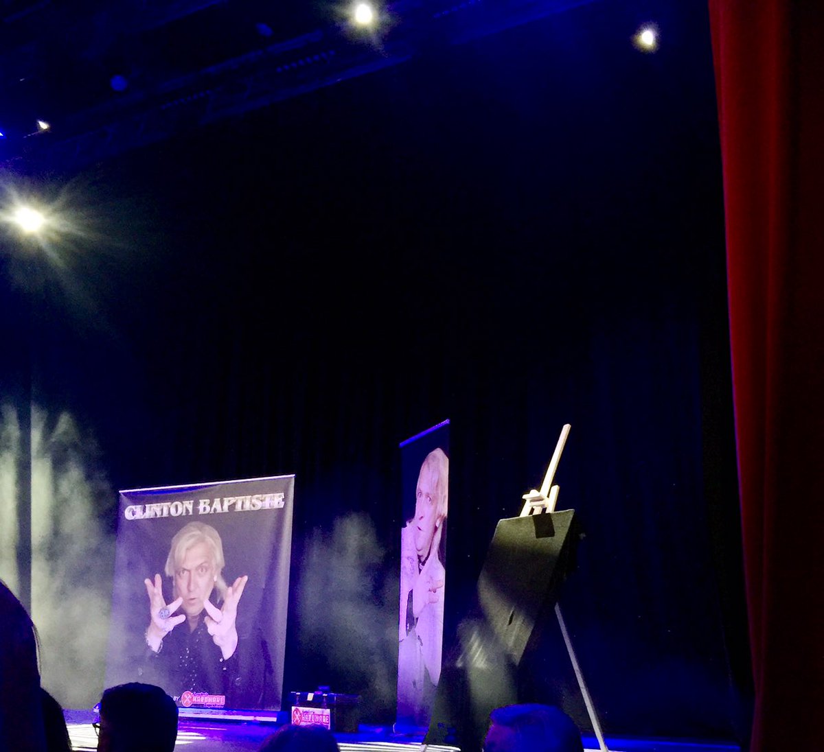 kelliehuk23's tweet photo. You can take the boy out of Wigan.... thank you @realclintonb actually laughed out loud for the entire show 👏🏼 @AlbertHallsBTN @PaddyMcGuinness #loveboltonme #lynxafrica #ALOL
🙋🏻♀️❤️ https://t.co/kwYj4HH5Ia