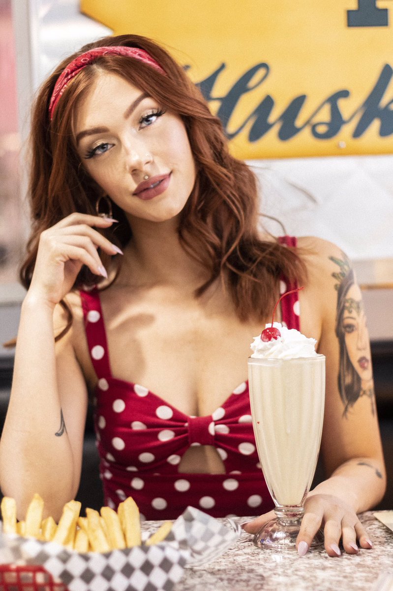 ChoiceVisuals_'s tweet image. Gotta shoot with this beauty queen again! 🔥🍟🍦

💃🏻 @GraysinAurora